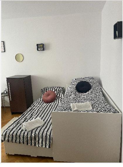 Cheerful 3 Bedroom City House Krasków Exterior foto