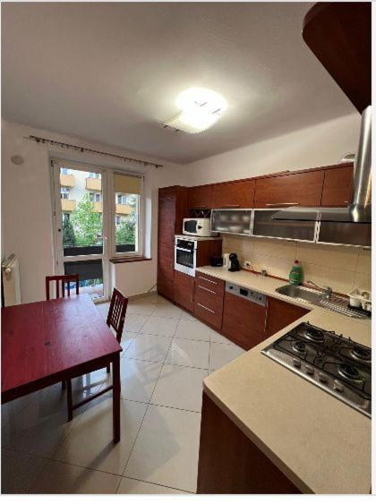 Cheerful 3 Bedroom City House Krasków Exterior foto