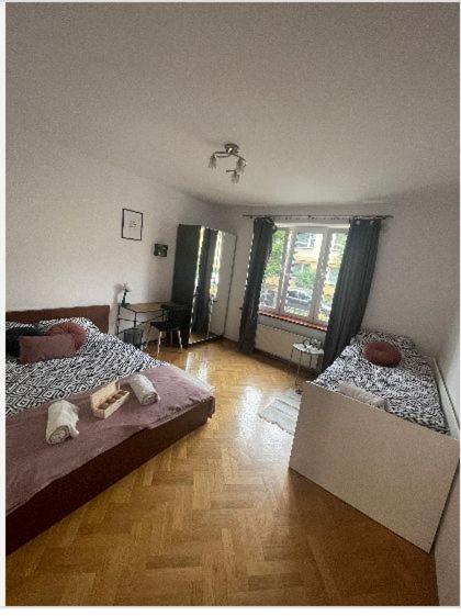 Cheerful 3 Bedroom City House Krasków Exterior foto